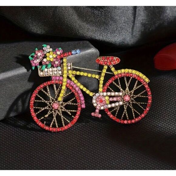 🚲 Betsey Johnson NEW size small multicolored sparkling crystal bicycle brooch - Picture 3 of 4